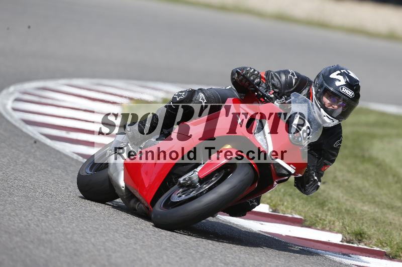 /Archiv-2025/49 26.08.2025 Cornu Master School ADR/blau-bleu/28